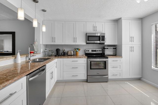 5673 Fairway Park Drive 202, Boynton Beach, FL 33437