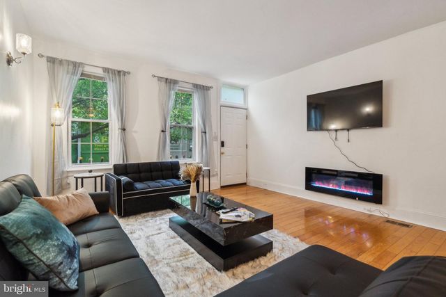 1124 CHRISTIAN ST, Philadelphia, PA 19147