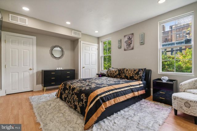 1124 CHRISTIAN ST, Philadelphia, PA 19147