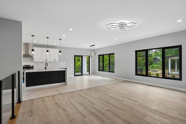 386 Oakbrook Drive, Wisconsin Dells, WI 53965