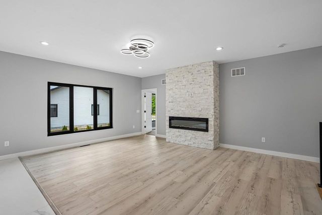386 Oakbrook Drive, Wisconsin Dells, WI 53965
