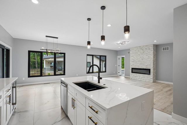 386 Oakbrook Drive, Wisconsin Dells, WI 53965