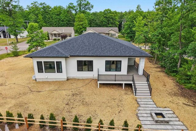 386 Oakbrook Drive, Wisconsin Dells, WI 53965