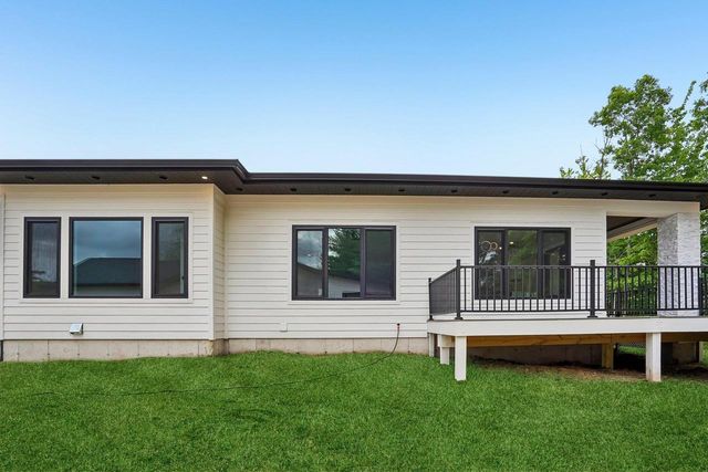 386 Oakbrook Drive, Wisconsin Dells, WI 53965
