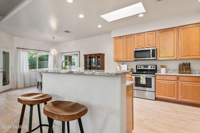 12753 Walking Deer Place, Oro Valley, AZ 85755