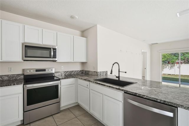 5217 HILLSIDE MEADOW PLACE, Tampa, FL 33610