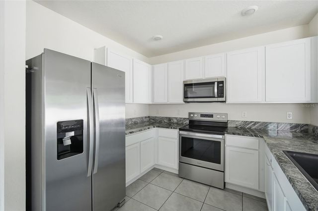 5217 HILLSIDE MEADOW PLACE, Tampa, FL 33610