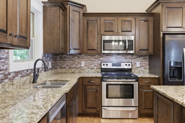 2065 Stratford Ln, Greenbrier, TN 37073