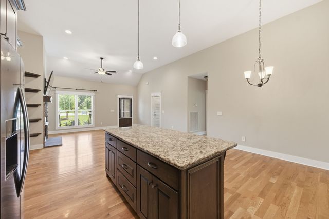 2065 Stratford Ln, Greenbrier, TN 37073