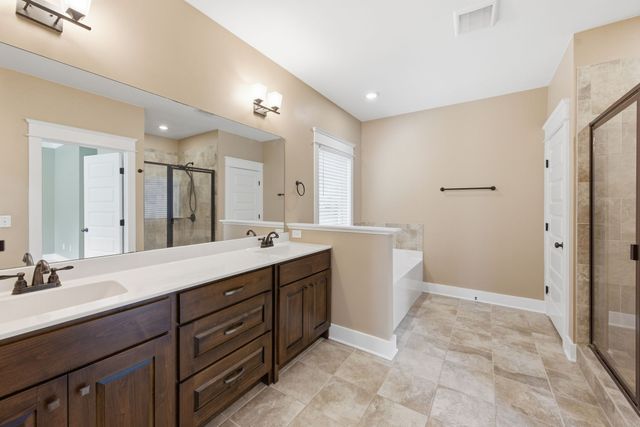 2065 Stratford Ln, Greenbrier, TN 37073