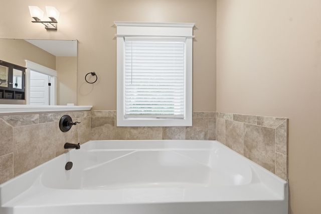 2065 Stratford Ln, Greenbrier, TN 37073