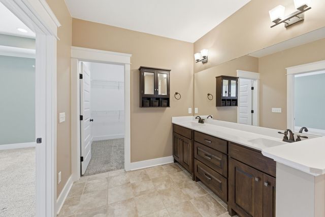2065 Stratford Ln, Greenbrier, TN 37073