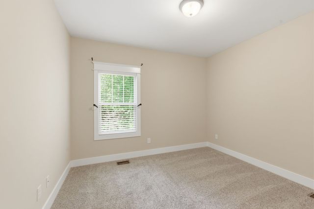 2065 Stratford Ln, Greenbrier, TN 37073