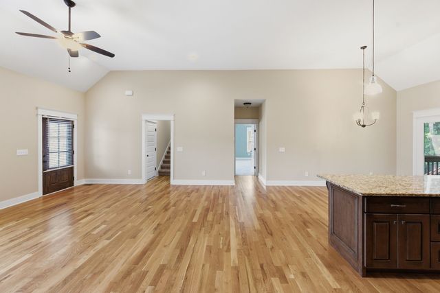 2065 Stratford Ln, Greenbrier, TN 37073