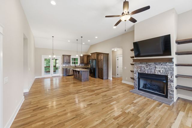 2065 Stratford Ln, Greenbrier, TN 37073
