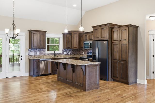 2065 Stratford Ln, Greenbrier, TN 37073