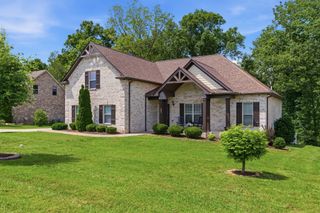 2065 Stratford Ln, Greenbrier, TN 37073