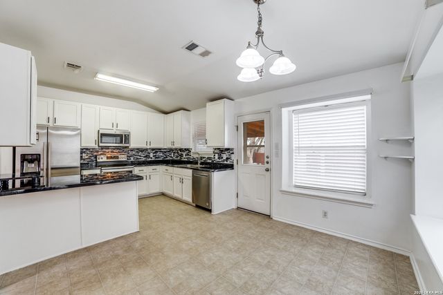 10022 Cactus, San Antonio, TX 78254