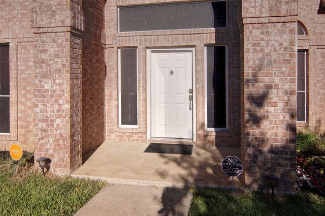 915 Greenridge Drive, Arlington, TX 76017