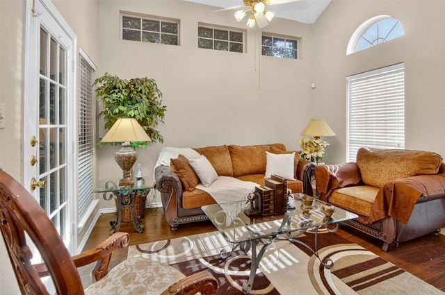 915 Greenridge Drive, Arlington, TX 76017