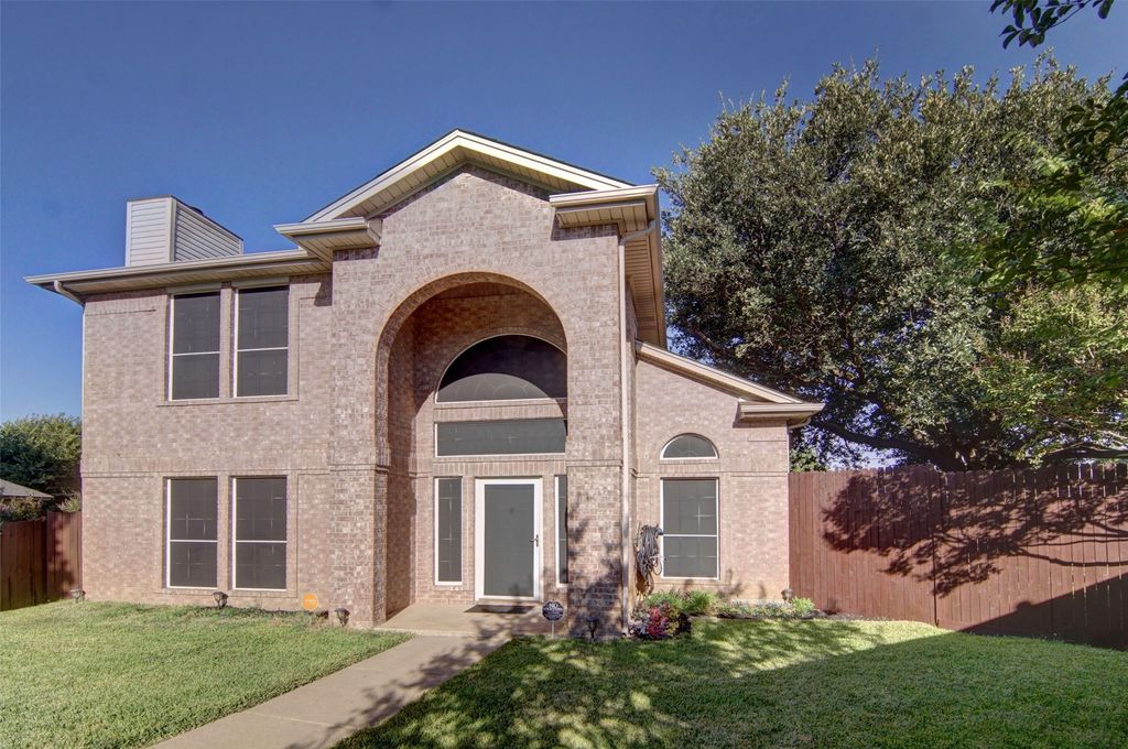 915 Greenridge Drive, Arlington, TX 76017