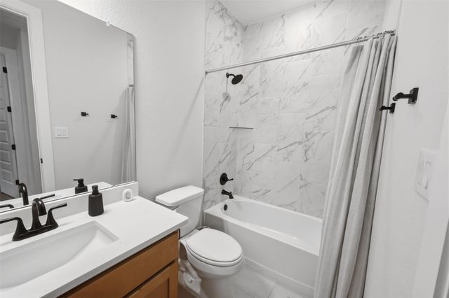 133 Lily Pad LN, Kyle, TX 78640