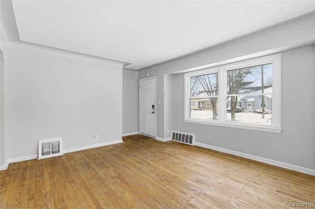 14725 Agnes Avenue, Eastpointe, MI 48021