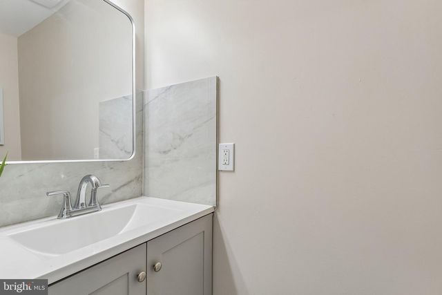 135 N HIGHLAND AVE, Baltimore, MD 21224