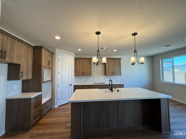 11026 Alcazar Avenue, Bakersfield, CA 93311