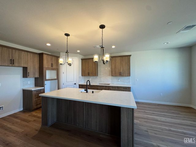 11026 Alcazar Avenue, Bakersfield, CA 93311