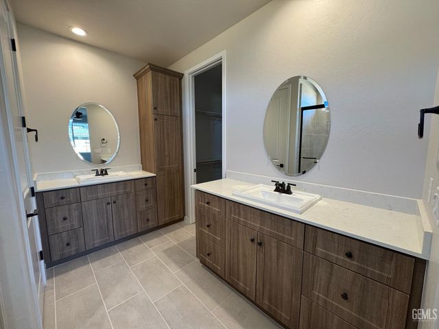 11026 Alcazar Avenue, Bakersfield, CA 93311