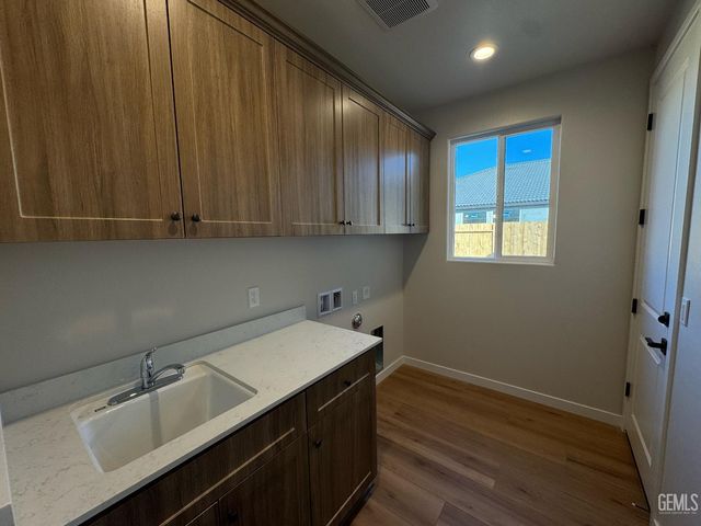 11026 Alcazar Avenue, Bakersfield, CA 93311