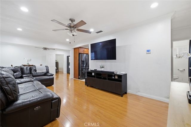 156 E 49th, Long Beach, CA 90805