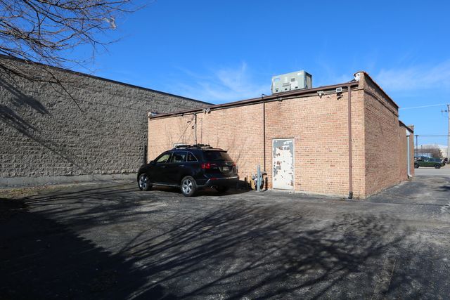 6737 W 95th Street, Oak Lawn, IL 60453
