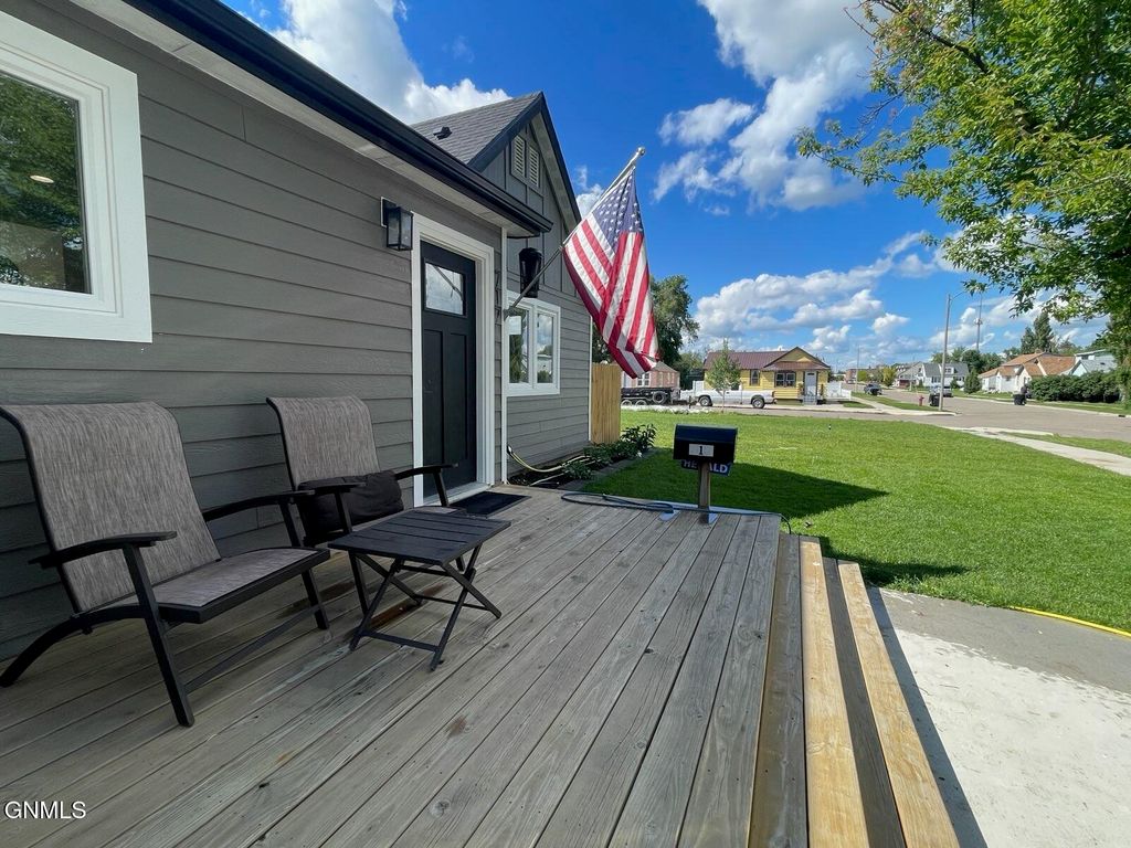 717 & 721 4th Avenue W, Williston, ND 58801 photo 3