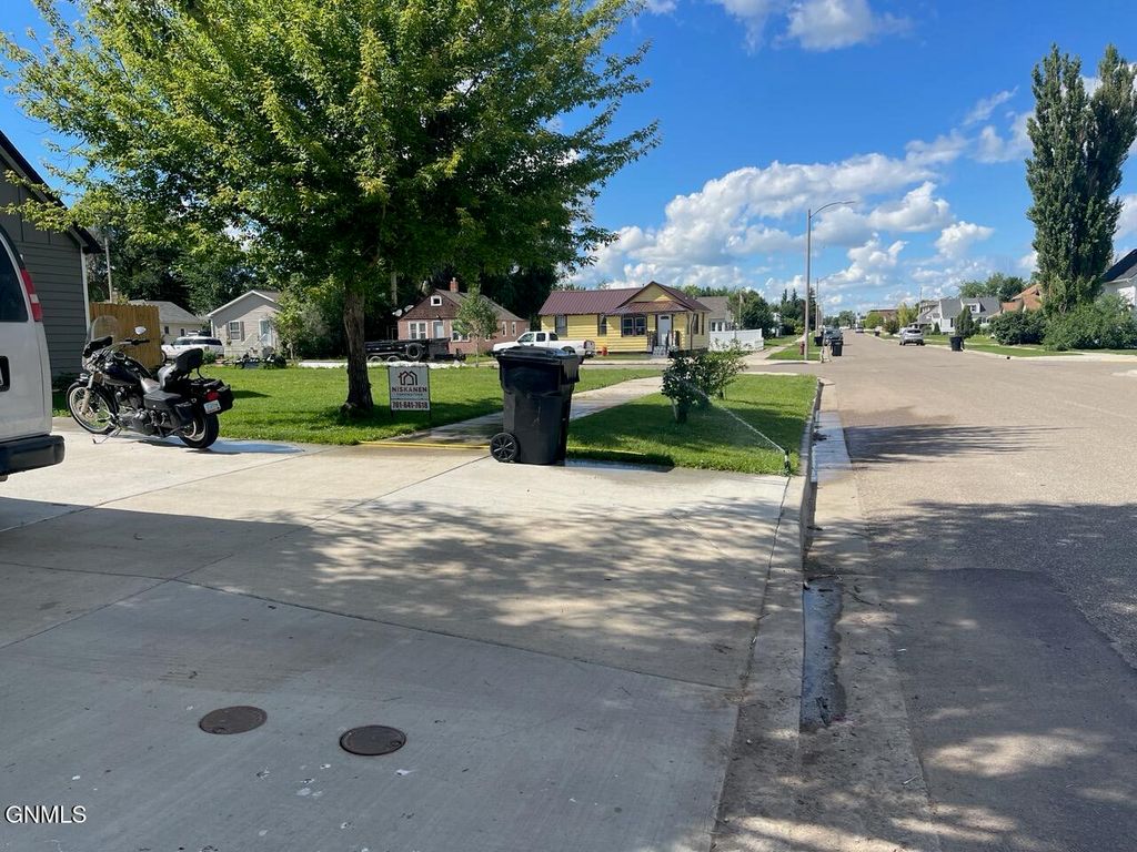 717 & 721 4th Avenue W, Williston, ND 58801 photo 4