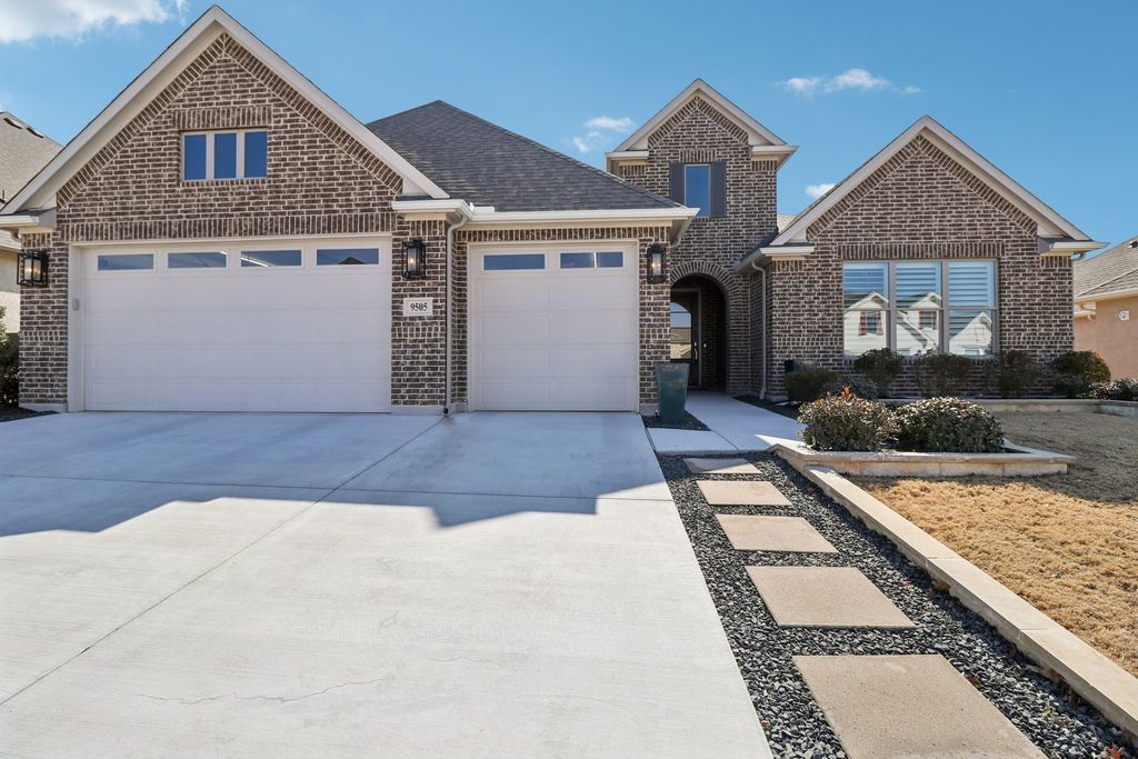9505 Ceylon Lane, Denton, TX 76207