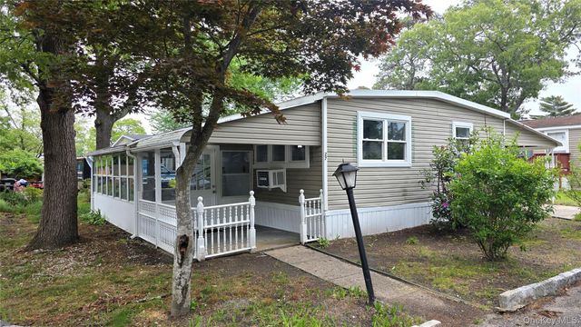 525 Riverleigh Avenue 27 Birch, Riverhead, NY 11901