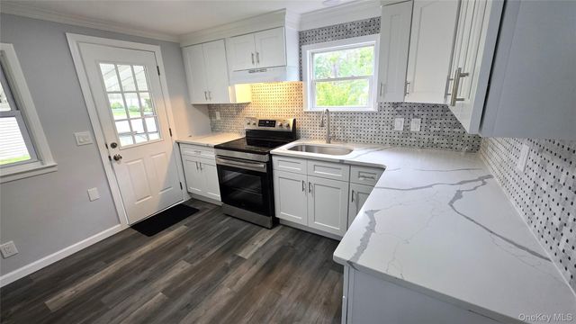 525 Riverleigh Avenue 27 Birch, Riverhead, NY 11901
