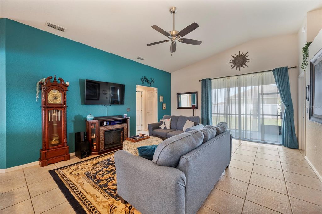 Image 15 of property listing at 4741 MANDOLIN LOOP, Winter Haven, FL 33884