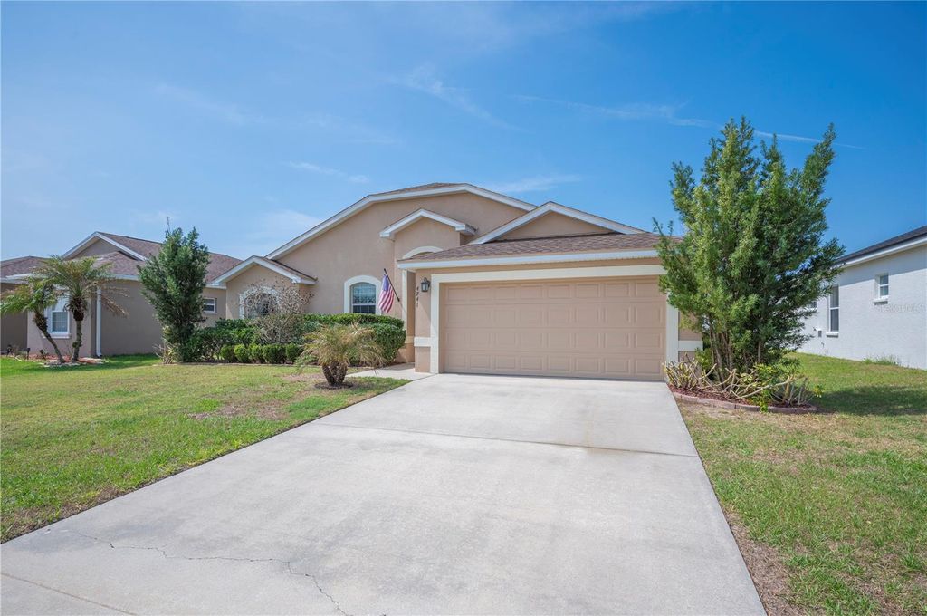 Image 4 of property listing at 4741 MANDOLIN LOOP, Winter Haven, FL 33884