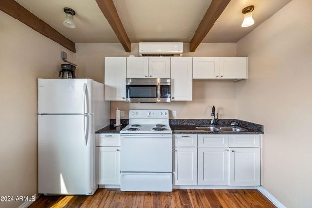 80 CLUBHOUSE Lane, Concho, AZ 85924