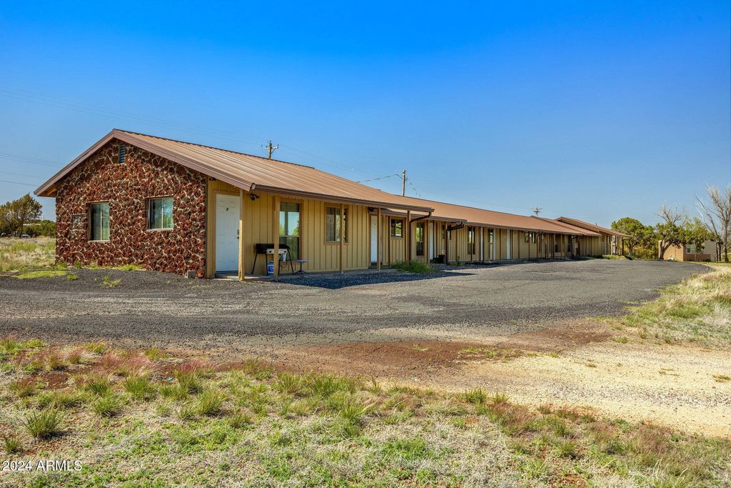 80 CLUBHOUSE Lane, Concho, AZ 85924