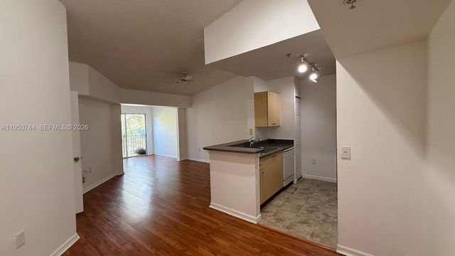 2494 Centergate Dr 305, Miramar, FL 33025