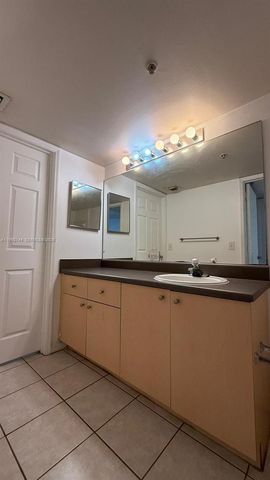 2494 Centergate Dr 305, Miramar, FL 33025