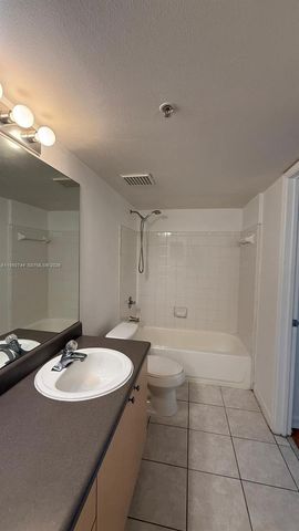 2494 Centergate Dr 305, Miramar, FL 33025