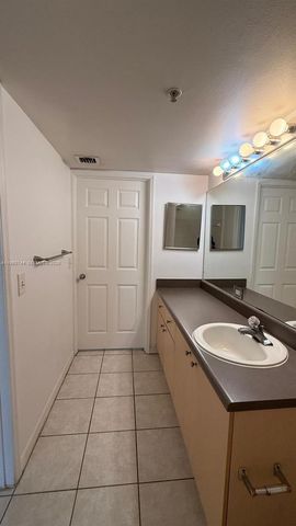 2494 Centergate Dr 305, Miramar, FL 33025