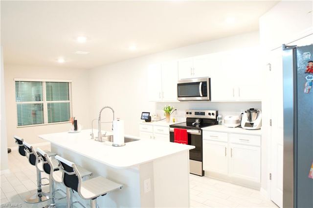 413 SE 4th ST, Cape Coral, FL 33990