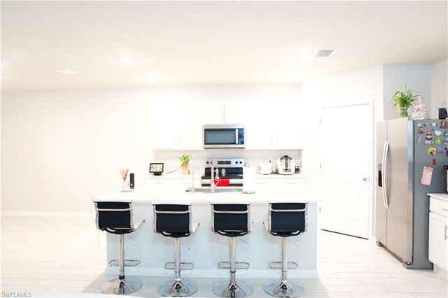 413 SE 4th ST, Cape Coral, FL 33990