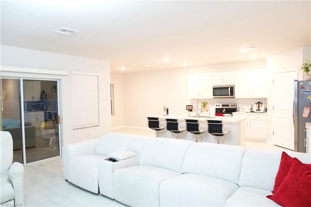 413 SE 4th ST, Cape Coral, FL 33990